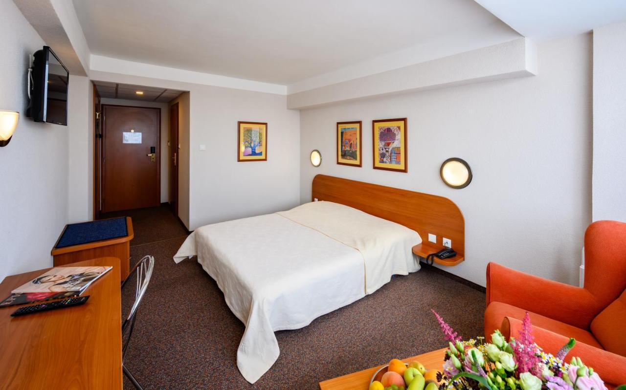 Hotel Lux บันสกาบิสตรีตซา ภายนอก รูปภาพ