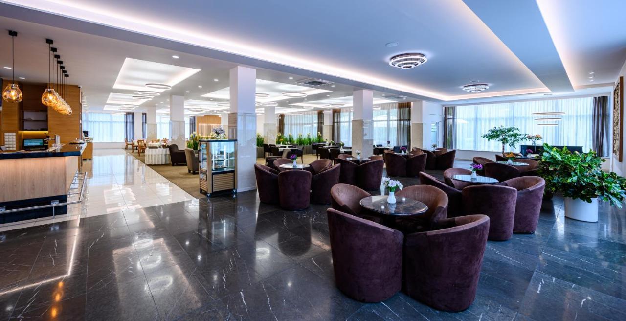 Hotel Lux บันสกาบิสตรีตซา ภายนอก รูปภาพ